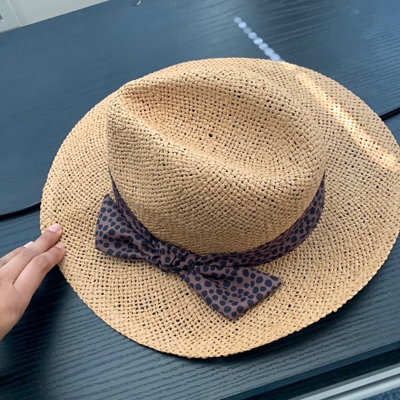 Straw hat with leopard bow - Picture 2 of 3